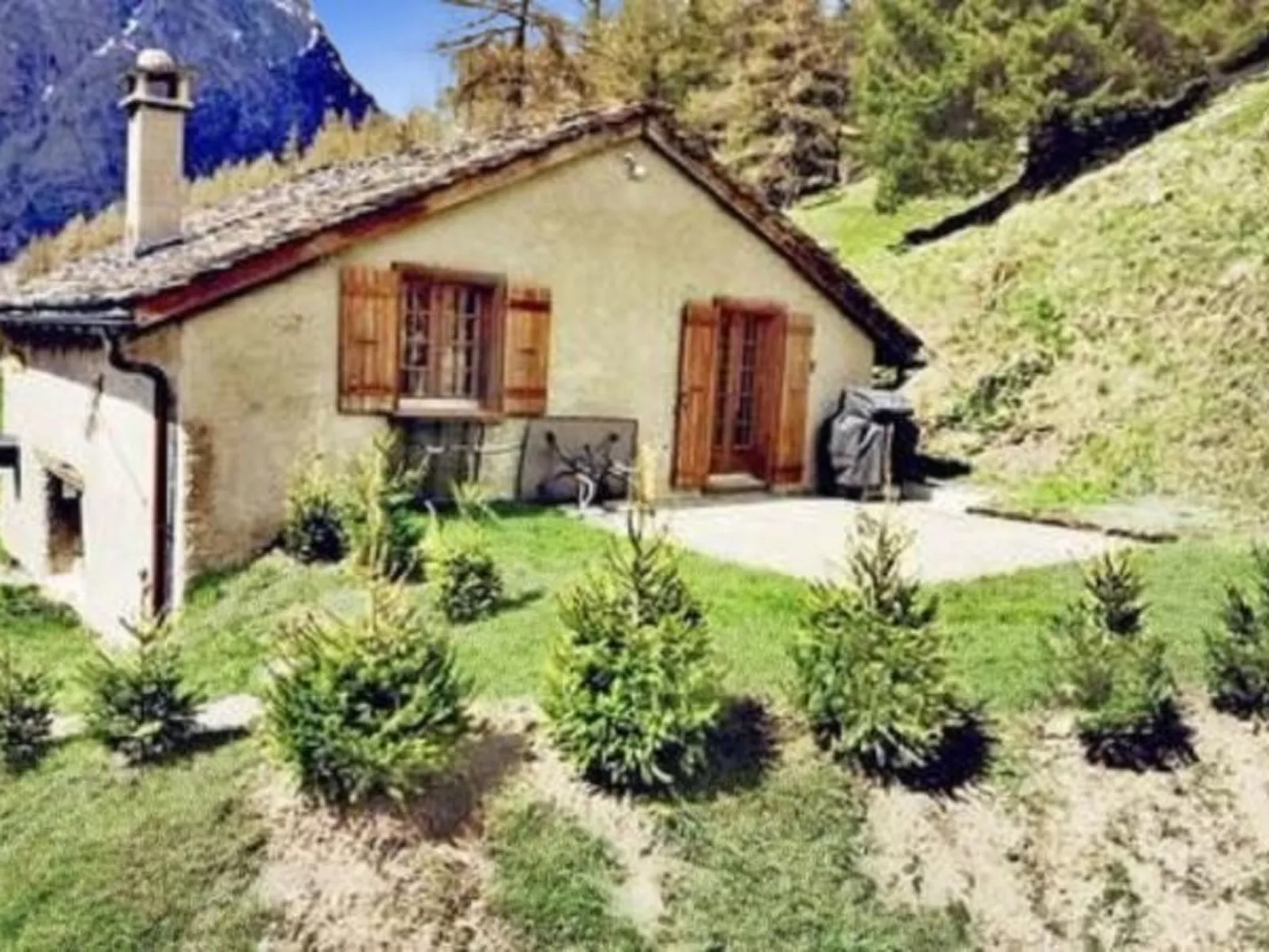 Chalet Le Basset - Family Chalet in the Swiss Alps - Outside