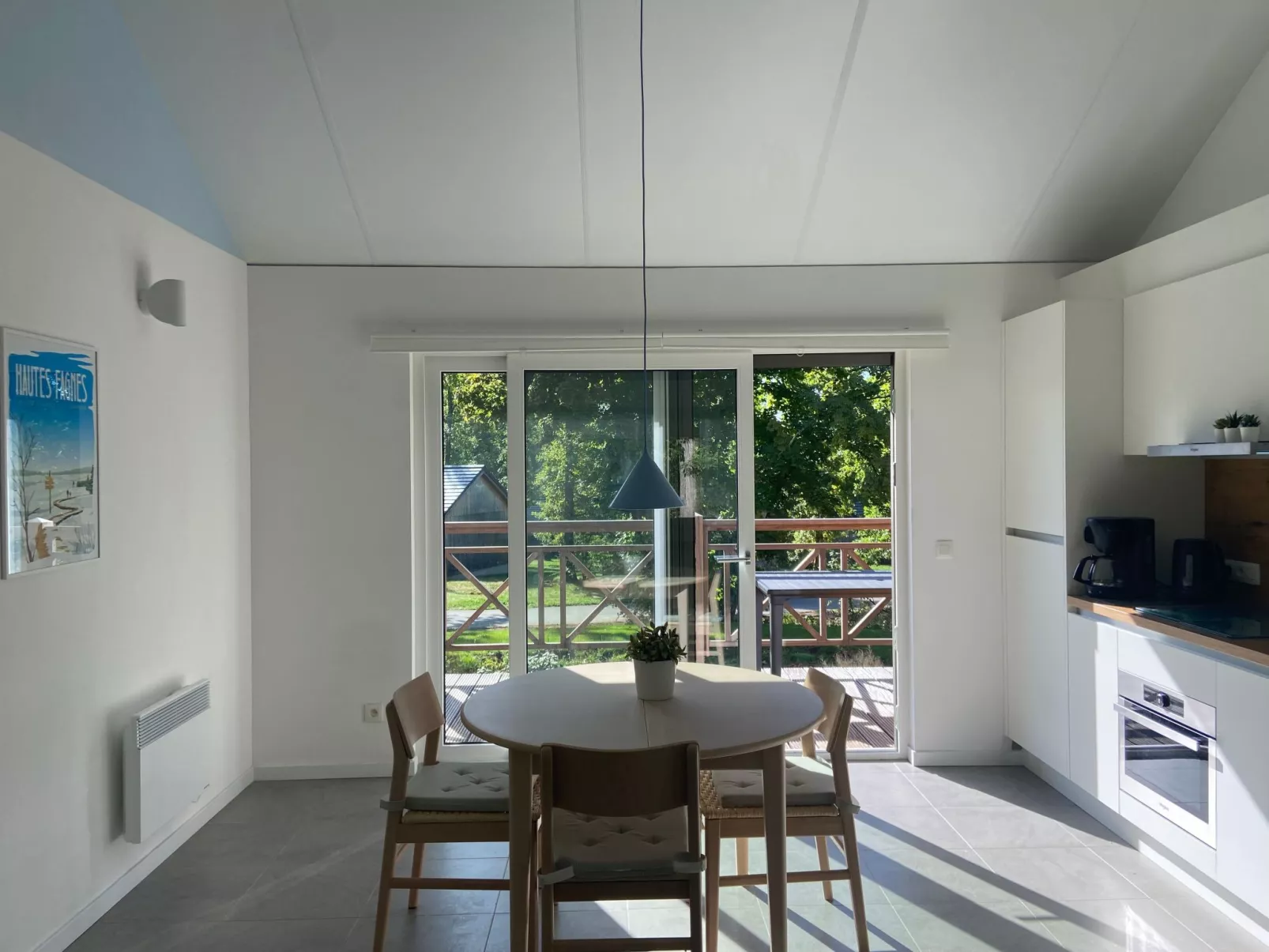 Modernes Chalet für 4 Personen in einem Waldpark - Drinnen