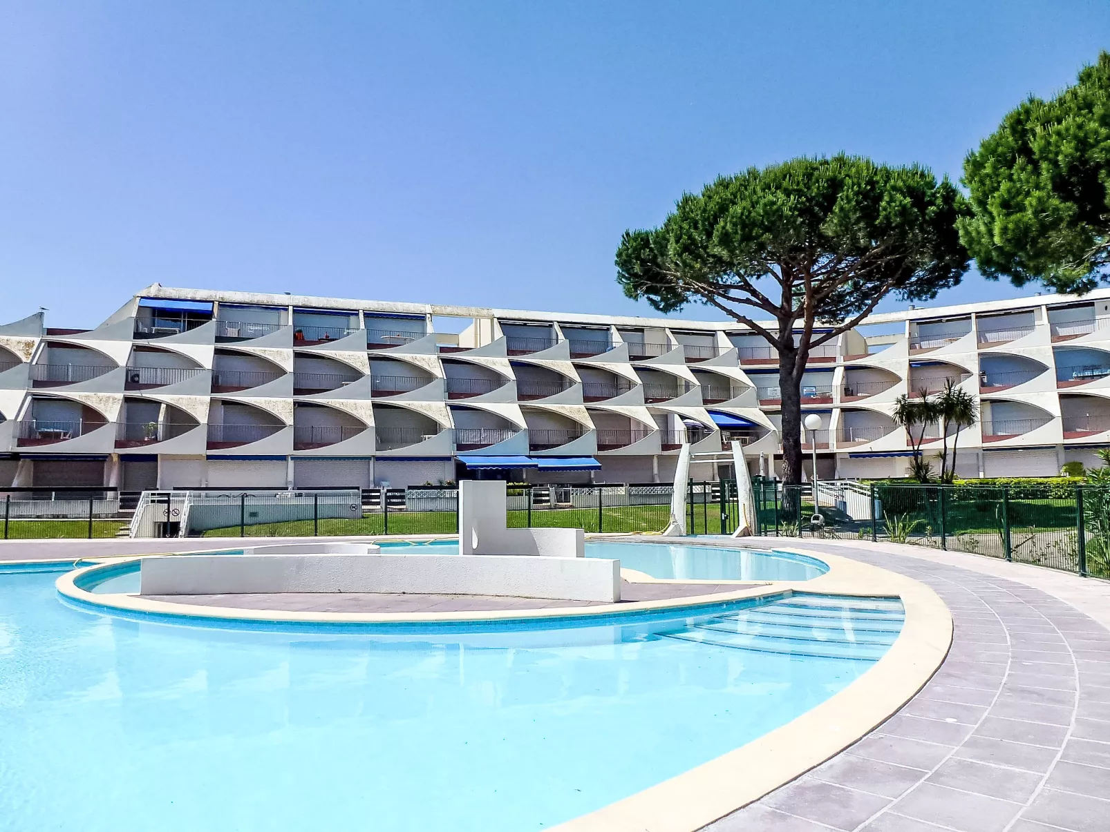 Le Grand Galion - Draußen