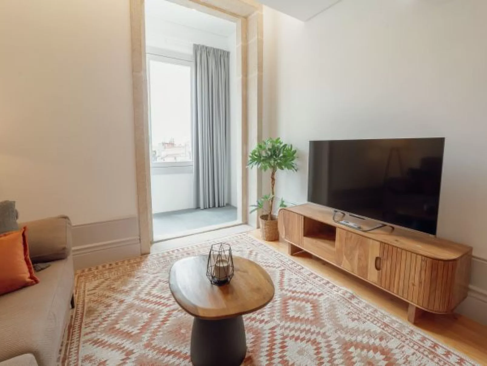 HEART OF PORTO APARTMENT F DUPLEX by VACATIONY - Inside