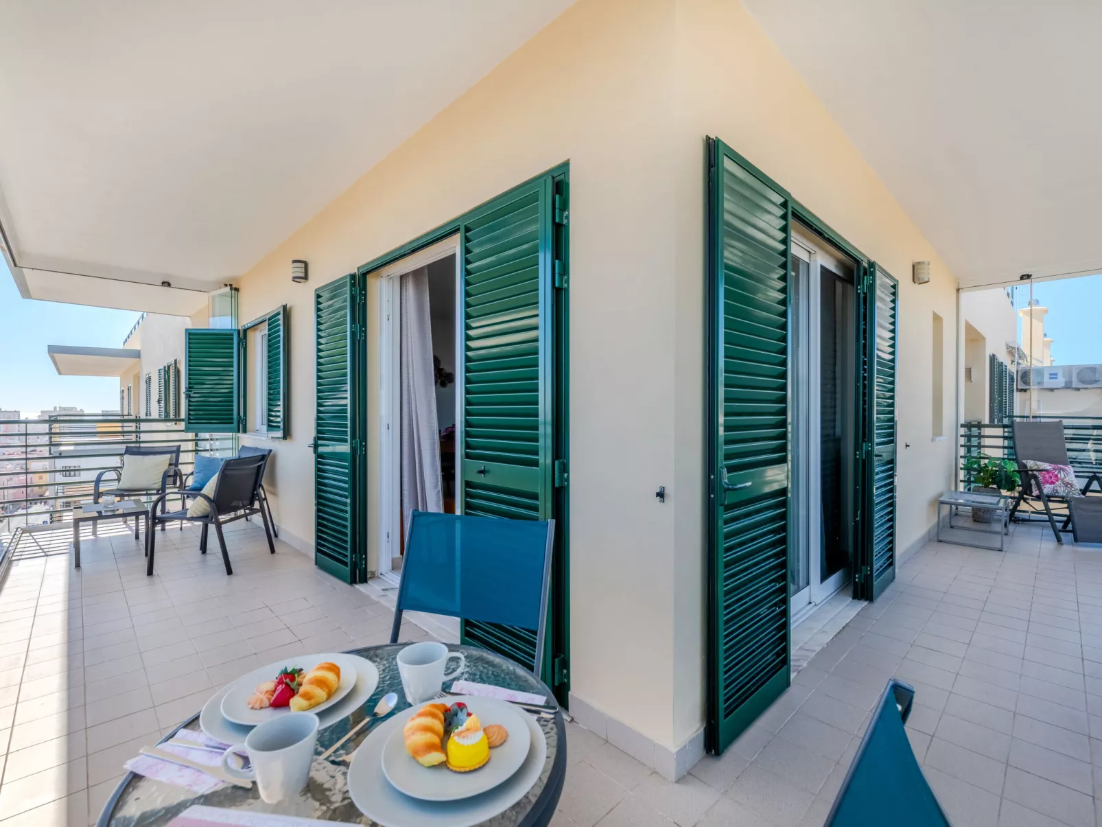 Cristina Inn - Outside