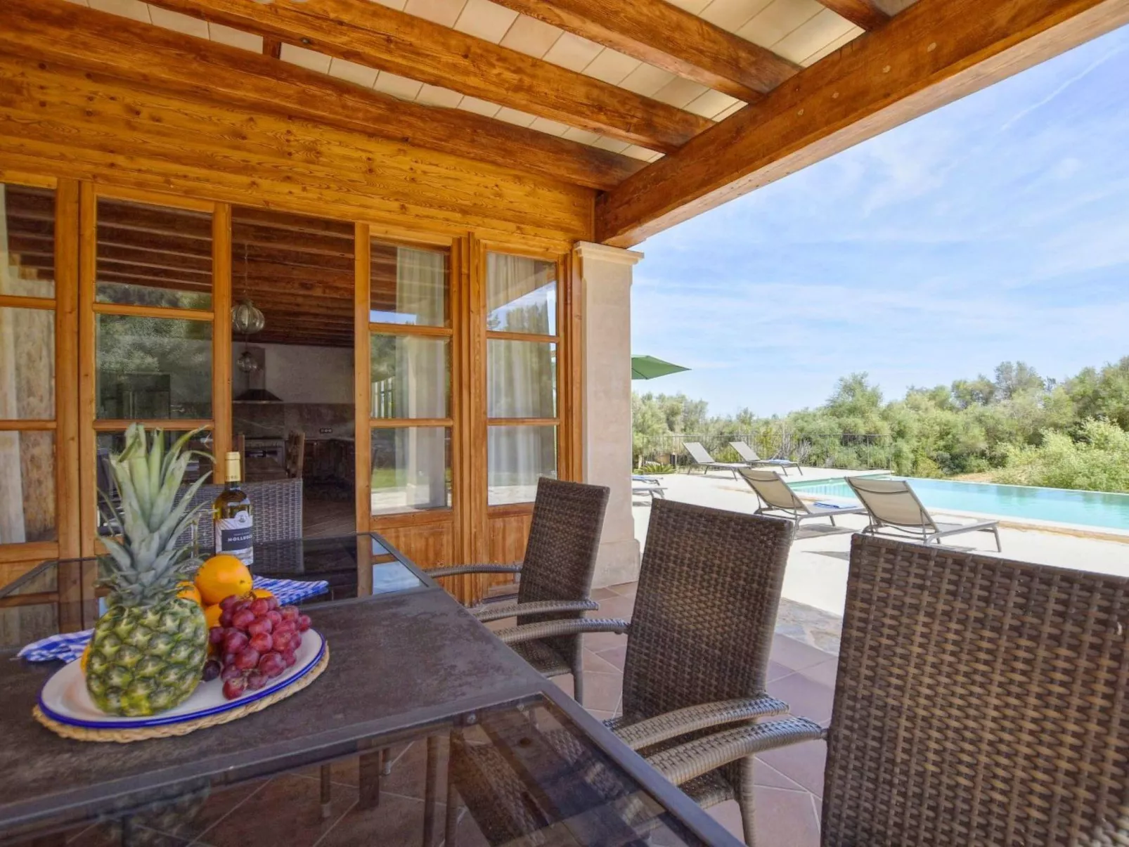 Ferienvilla mit Garten, Grill und Terrasse - Draußen