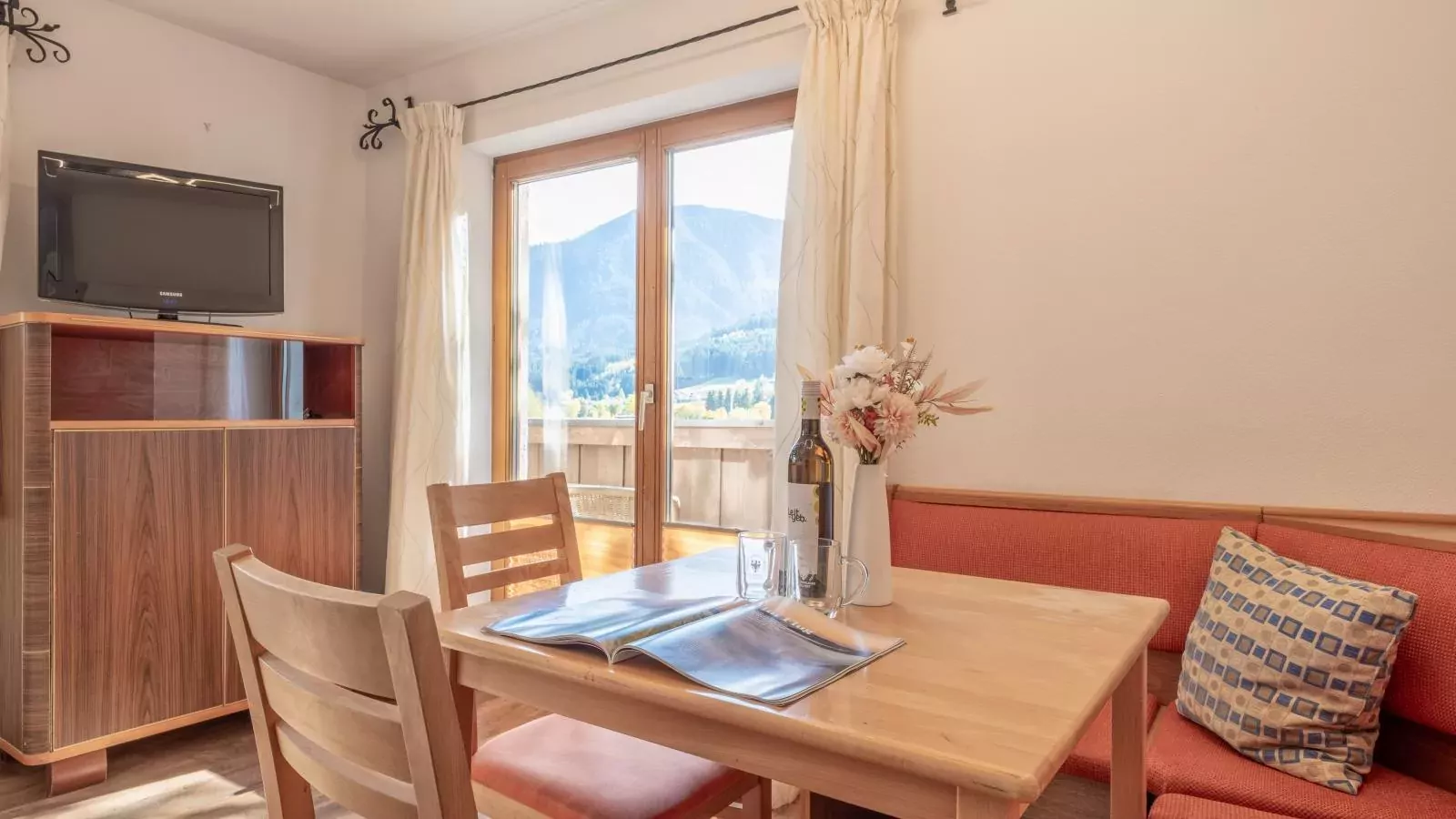 Appartementkombination Brixnerwirt I II III und IV-Dining room