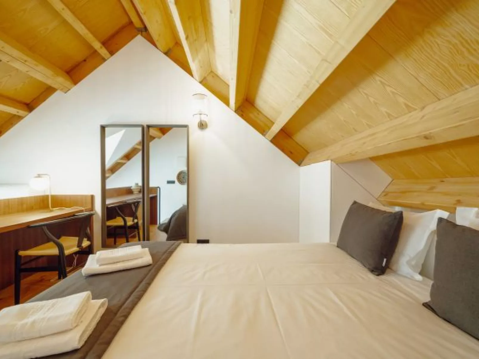 ELEGANT DOWNTOWN APARTMENT by VACATIONY - Dedans