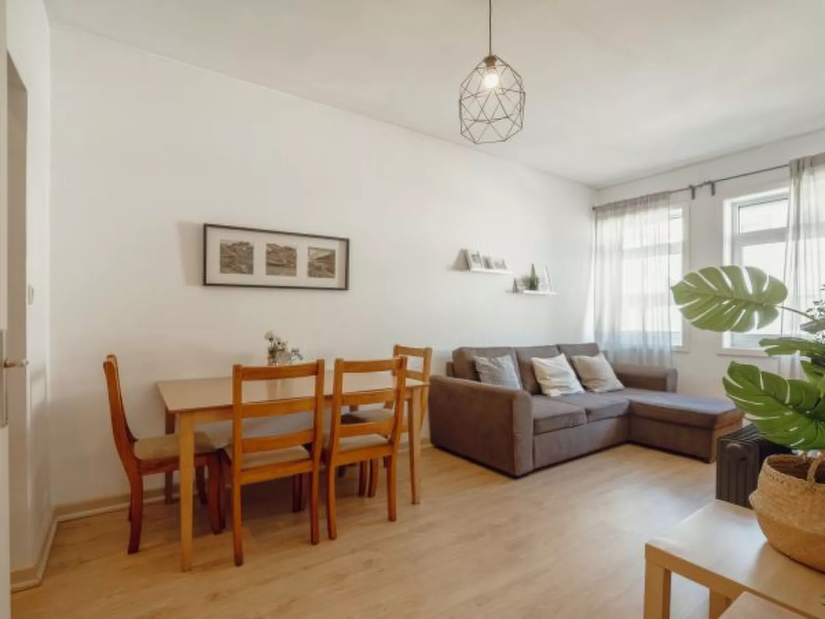 ALEGRIA CITY CENTER with ELEVATOR by VACATIONY - Inside