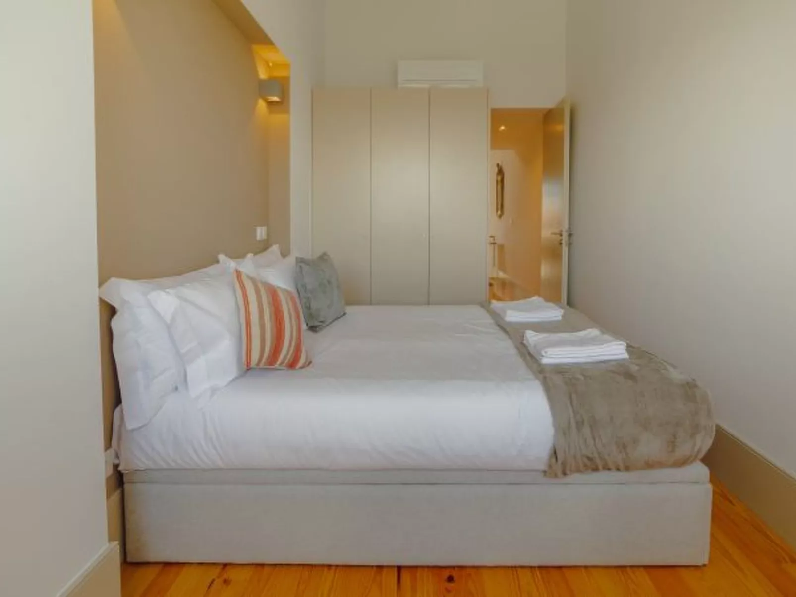 LEGACY OPORTO PREMIUM APARTMENT I by VACATIONY - Inside