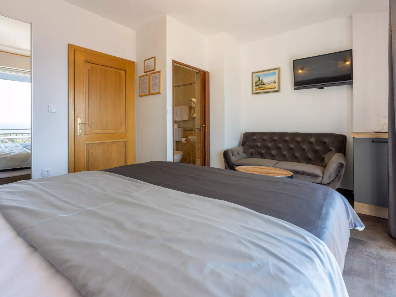 Domino Restaurant 4 / HR-09502-04 - Inside