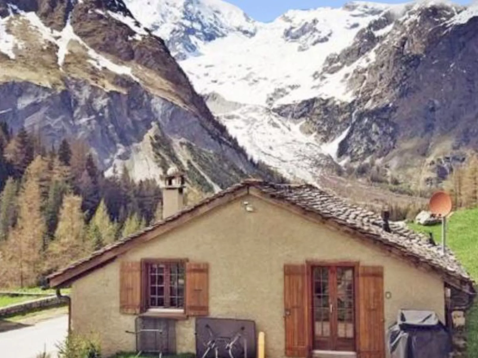 Chalet Le Basset - Family Chalet in the Swiss Alps - Outside