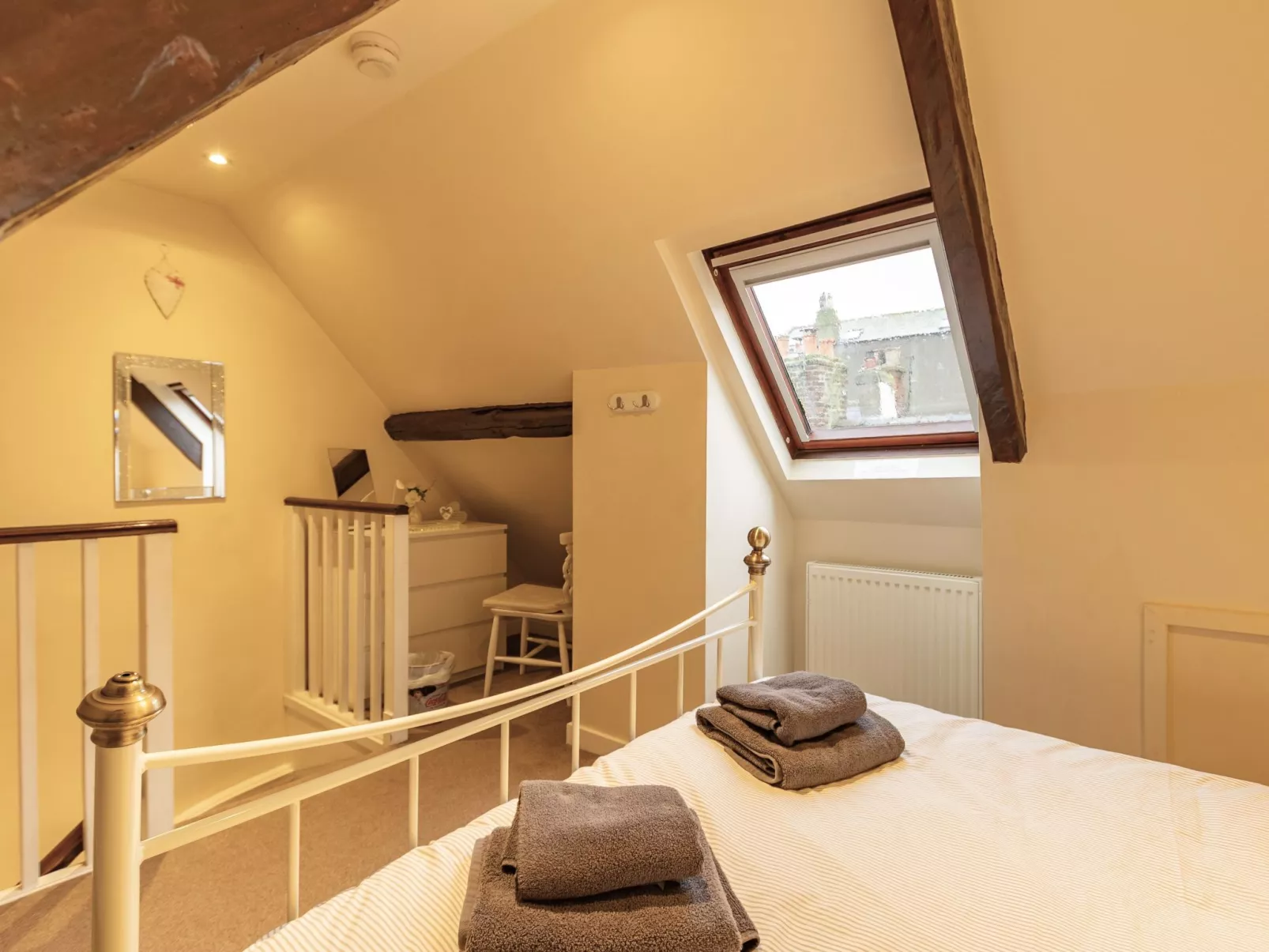 Robins Nest - Inside