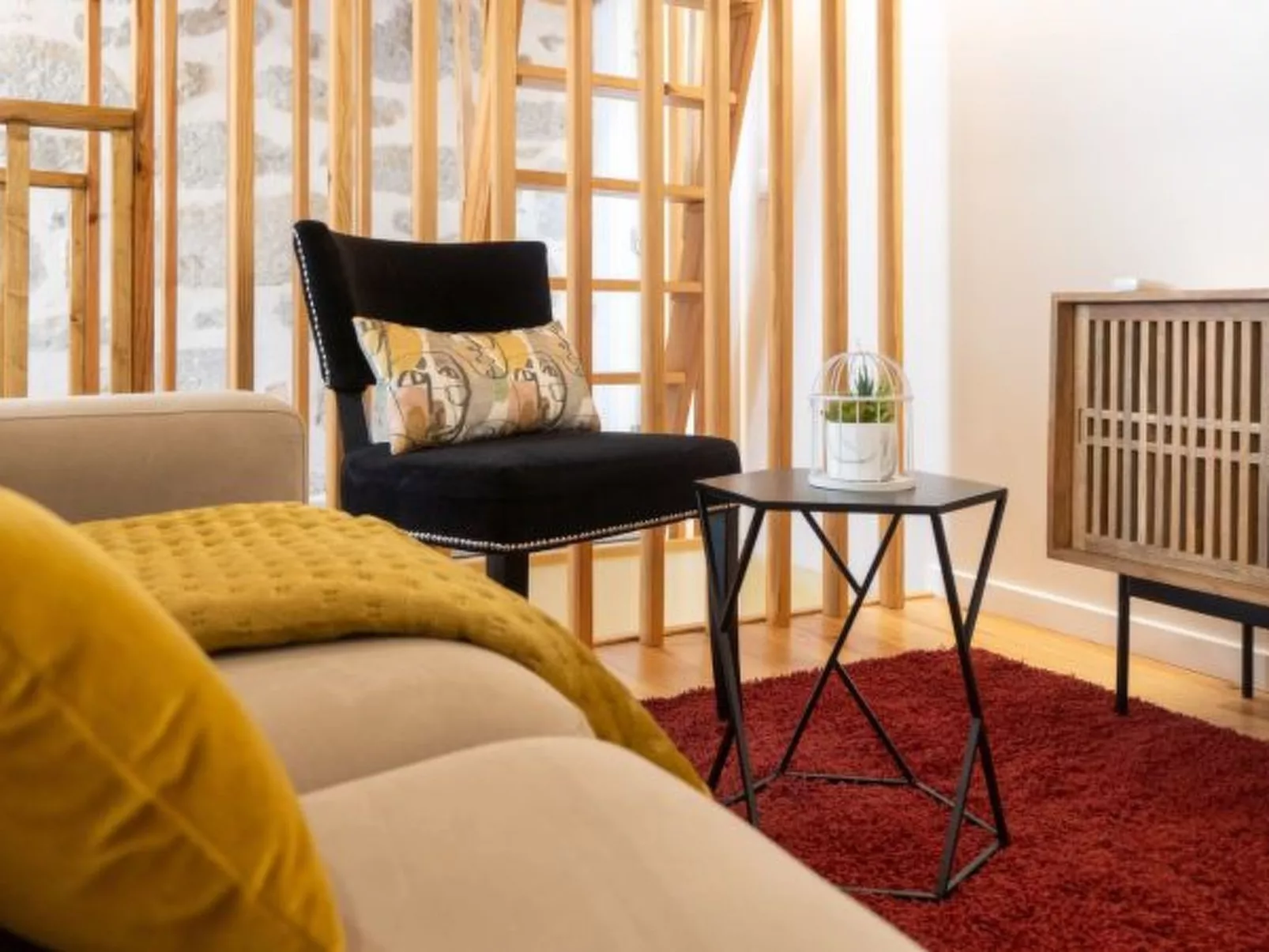 CITY CENTER COMFORT APARTMENT B by VACATIONY - Inside