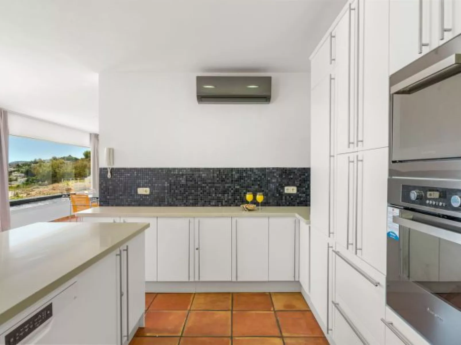 Villa Moderna - PlusHolidays - Image-tags.info