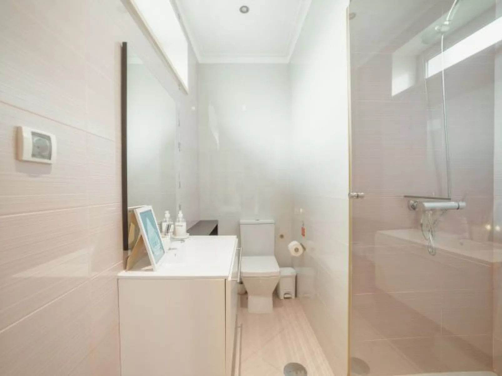 POOL & CINEMA VILLA by VACATIONY - Inside