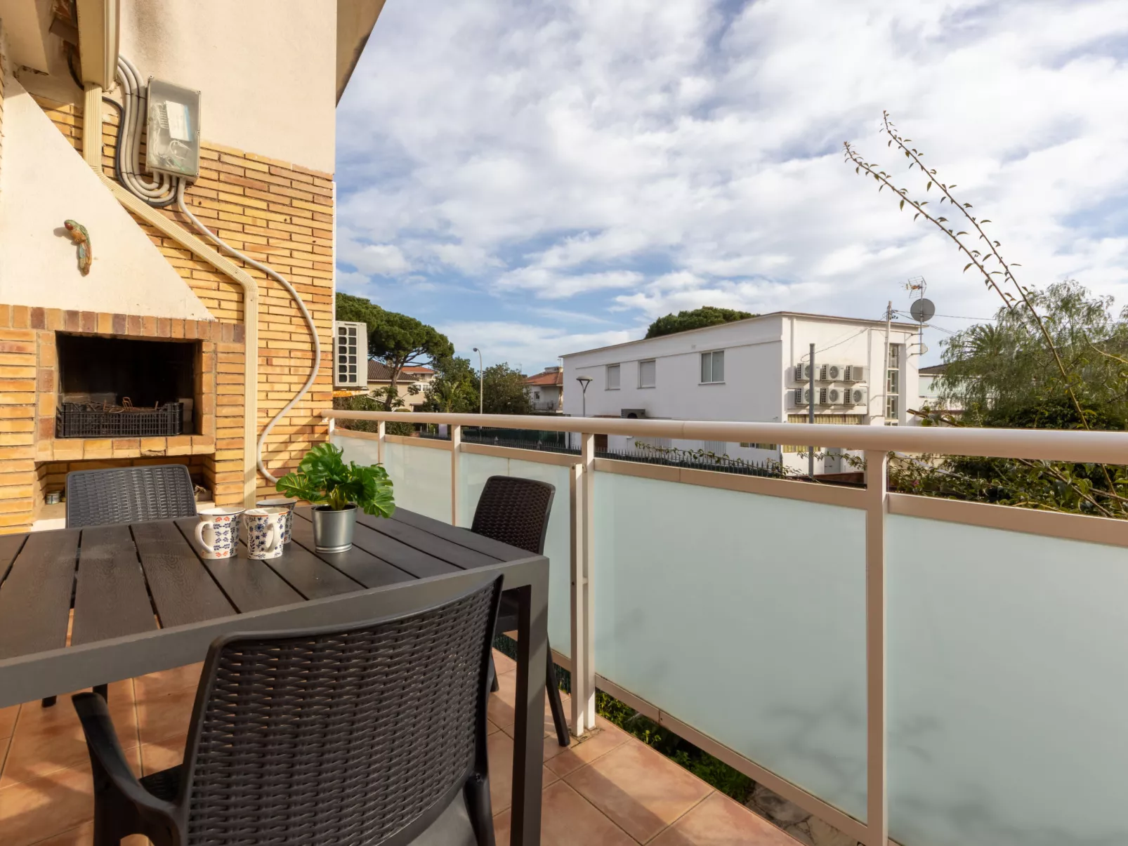 Higini Angles - Outside