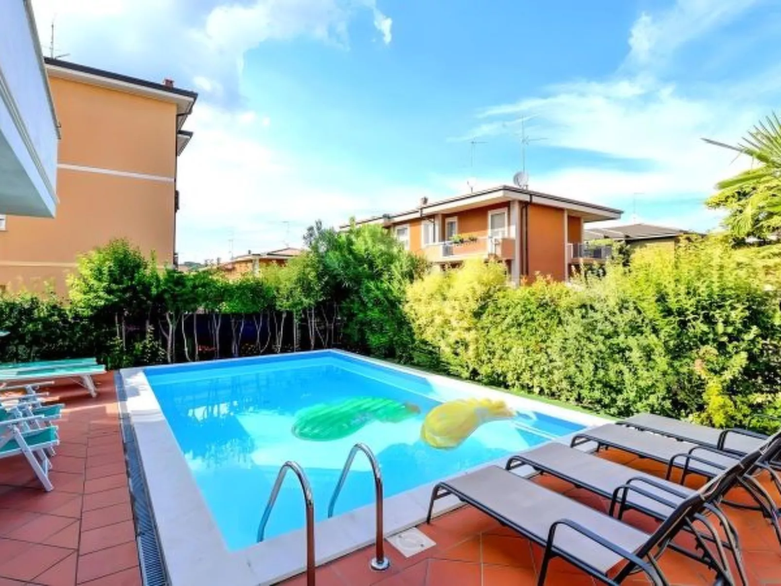 Desenzanoloft Garden and Pool - Image-tags.info