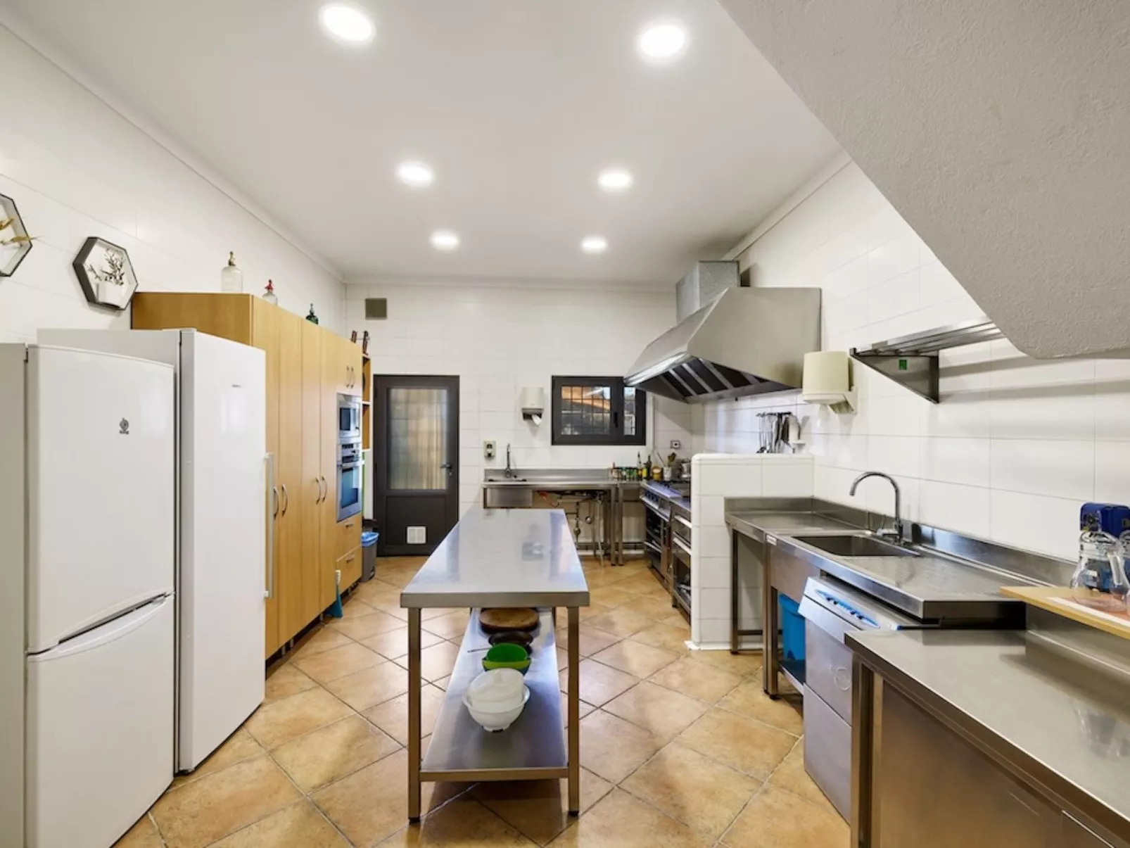 Landhaus, 8 Zimmer mit Bad, Schwimmbad, Tennis - Drinnen