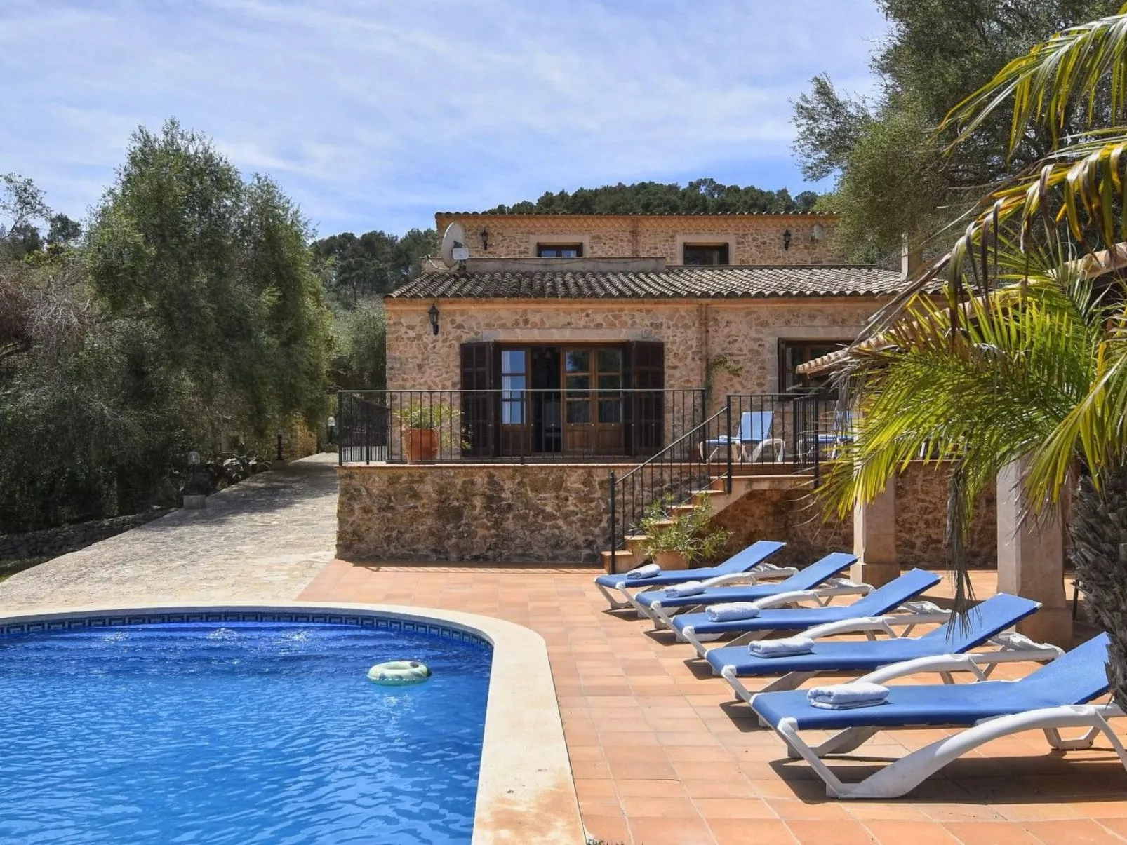 Villa mit eigenem Schwimmbad - Image-tags.info