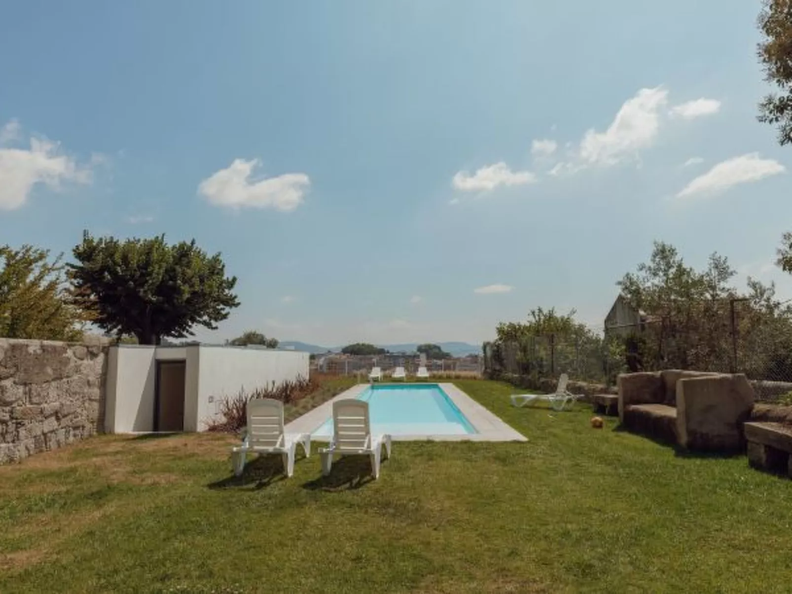 HOME WITH A POOL by VACATIONY - Draußen