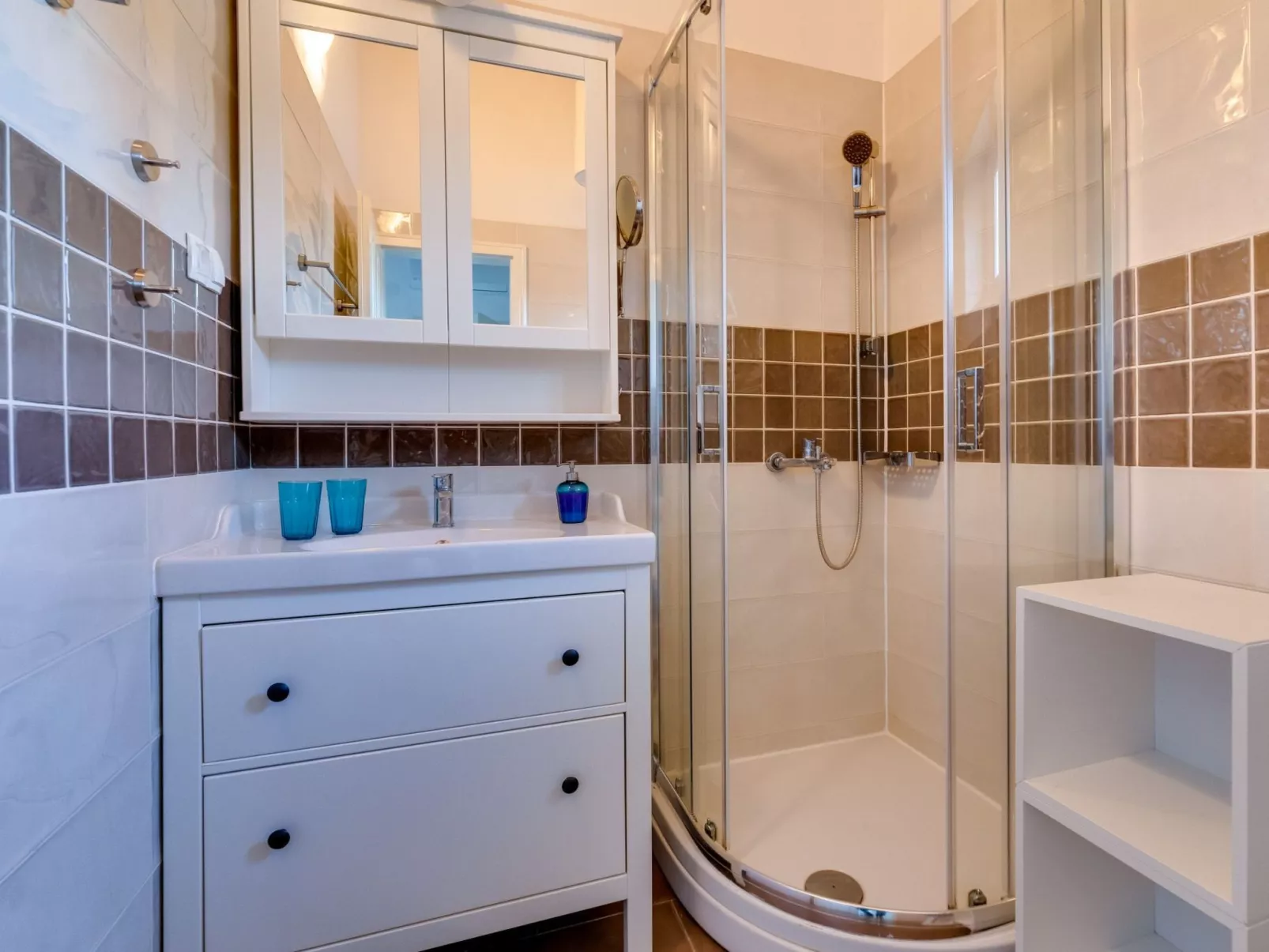 Eine luxuriöse Villa "Maslina" mit Pool und Grill - Dedans