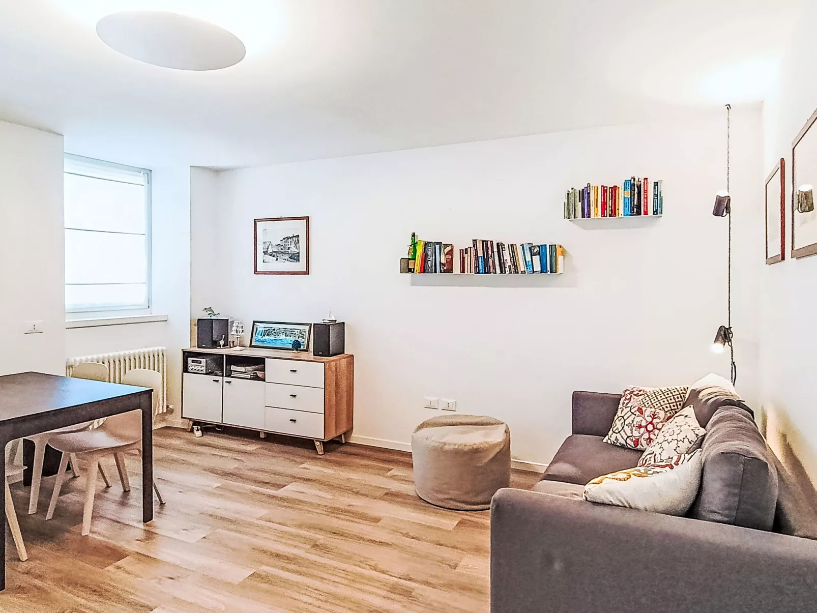 Tra gli Ulivi - Dedans