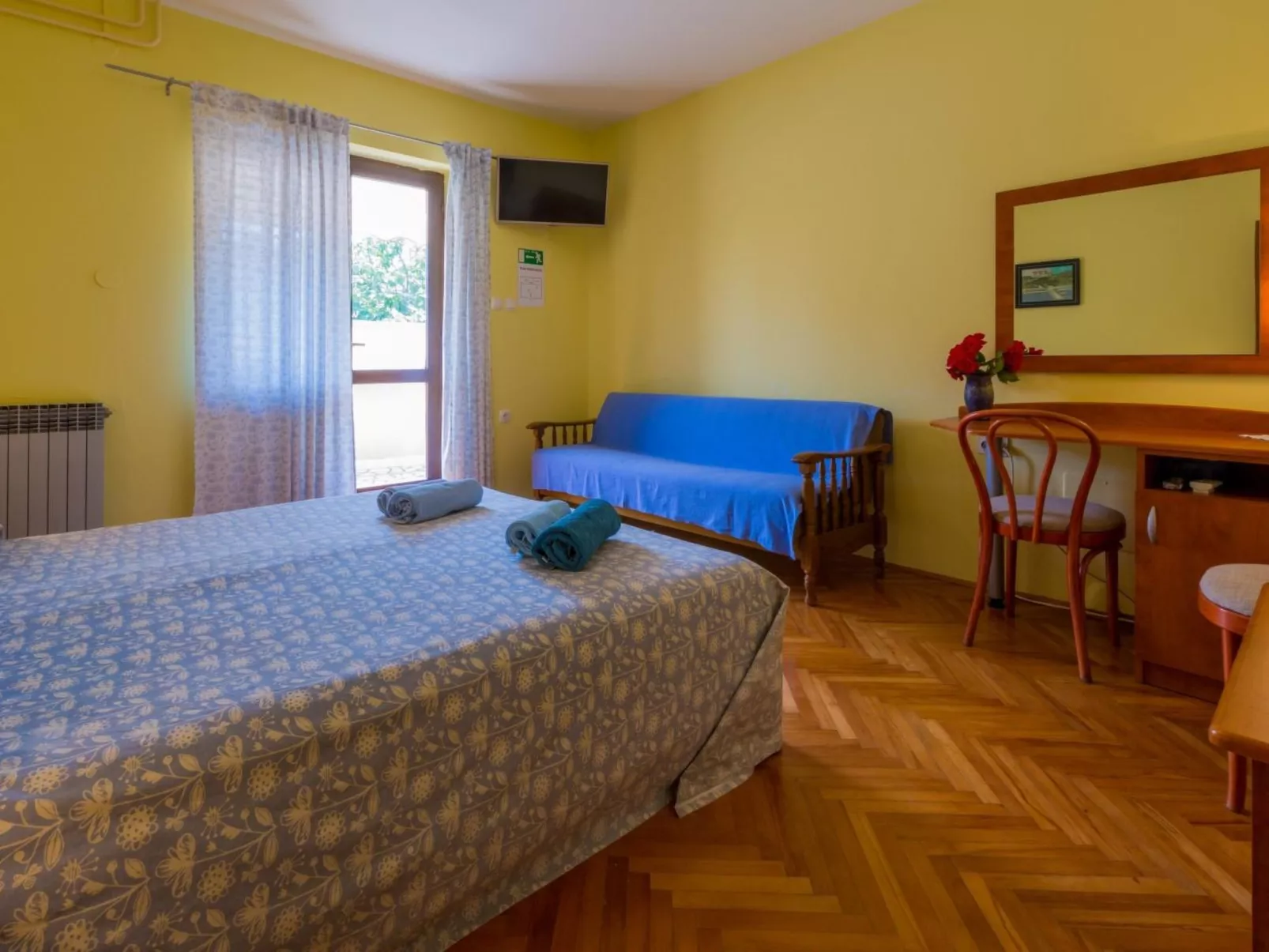 IVANKA 3 / HR-02419-03 - Drinnen