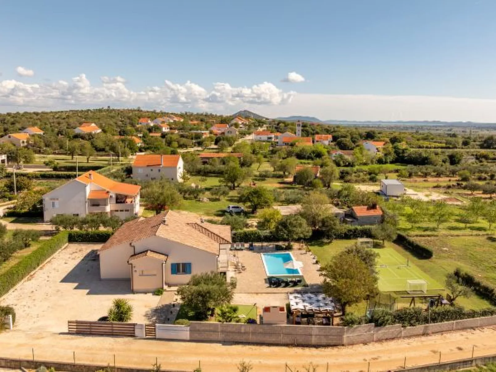 Casa Kamber with pool - Image-tags.info