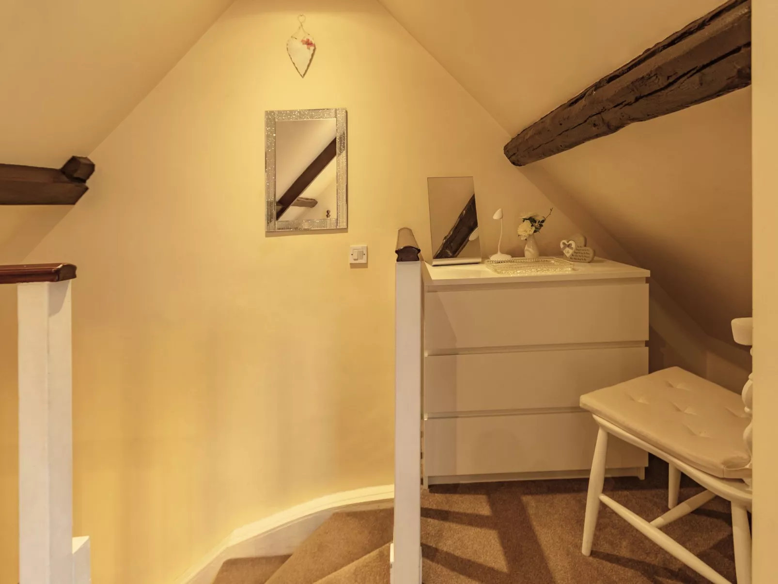 Robins Nest - Inside