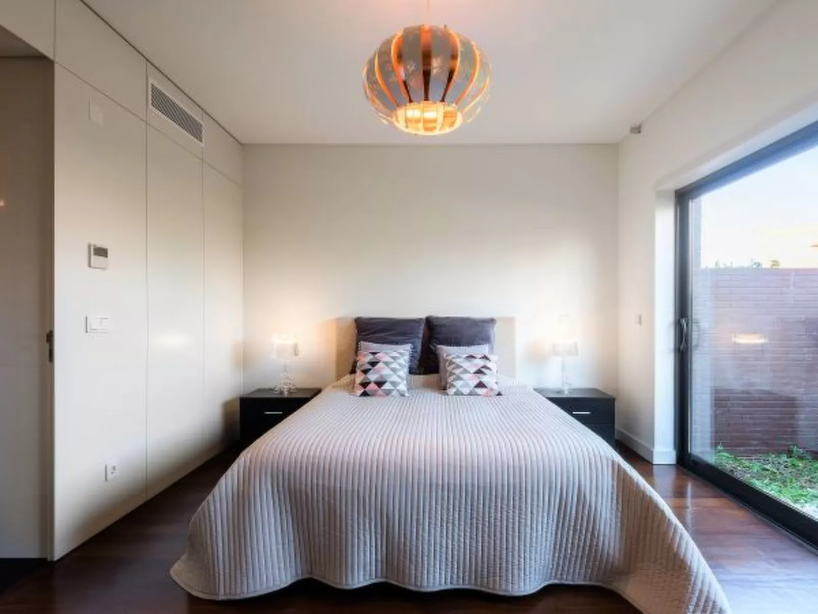 L'Orangerie - Inside