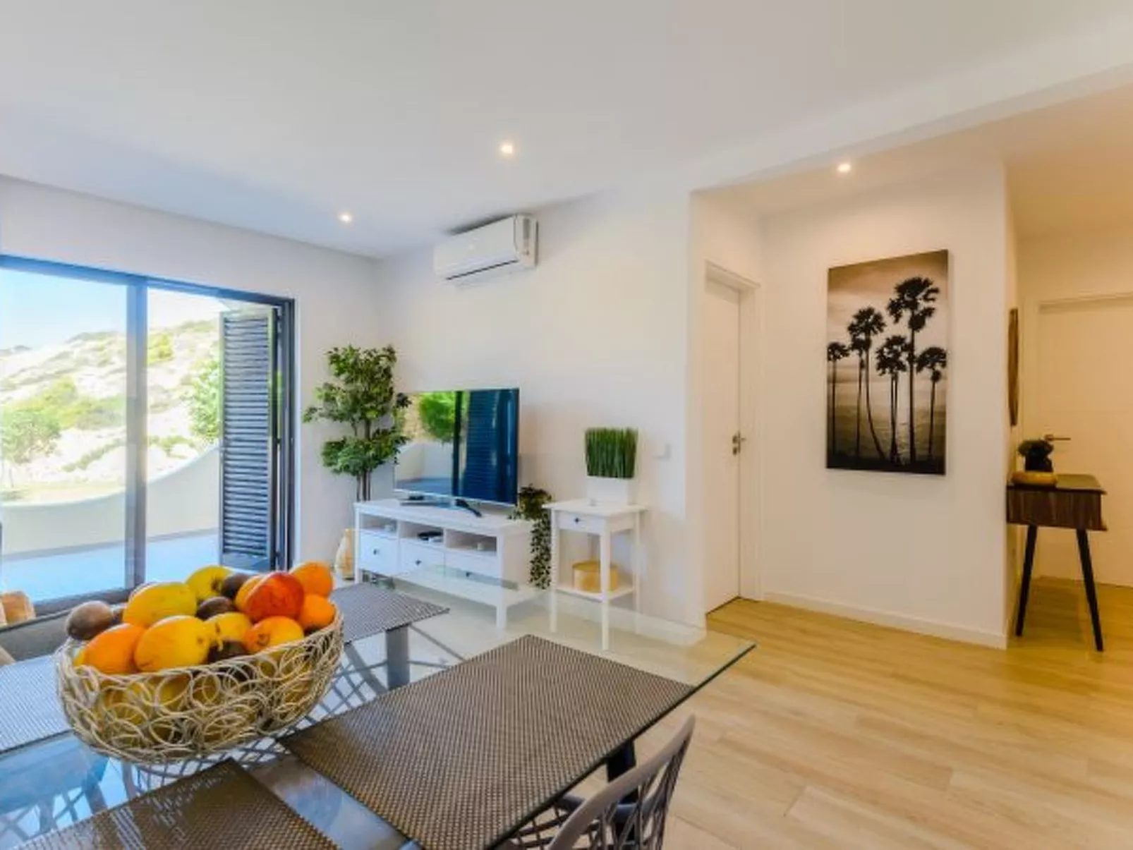 The Little Paradise with Sea Views - Inside