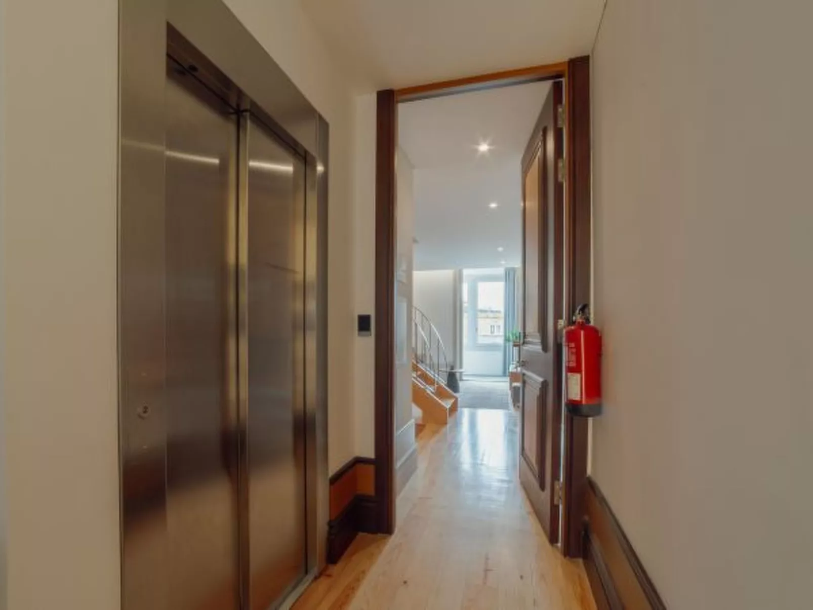 HEART OF PORTO APARTMENT F DUPLEX by VACATIONY - Inside