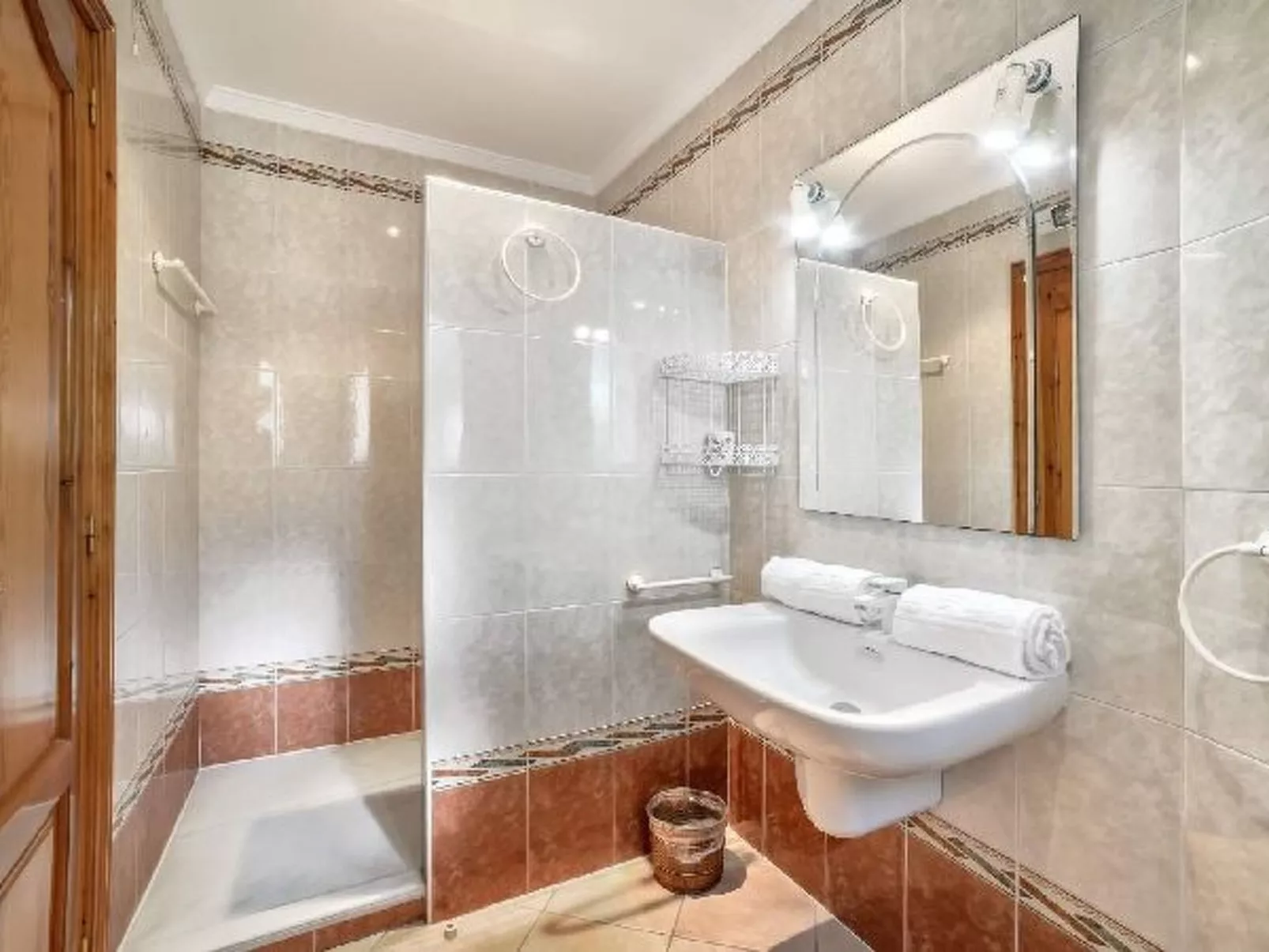 Villa Angela - Plus - Image-tags.info