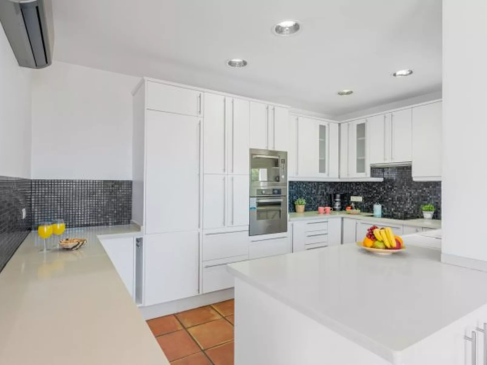 Villa Moderna - PlusHolidays - Image-tags.info