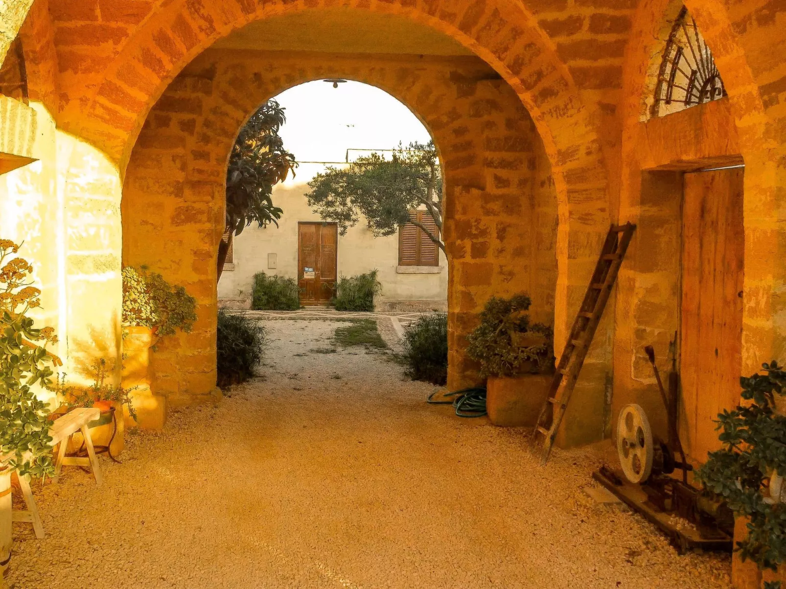 Anwesen mit Privatparkplatz - Draußen