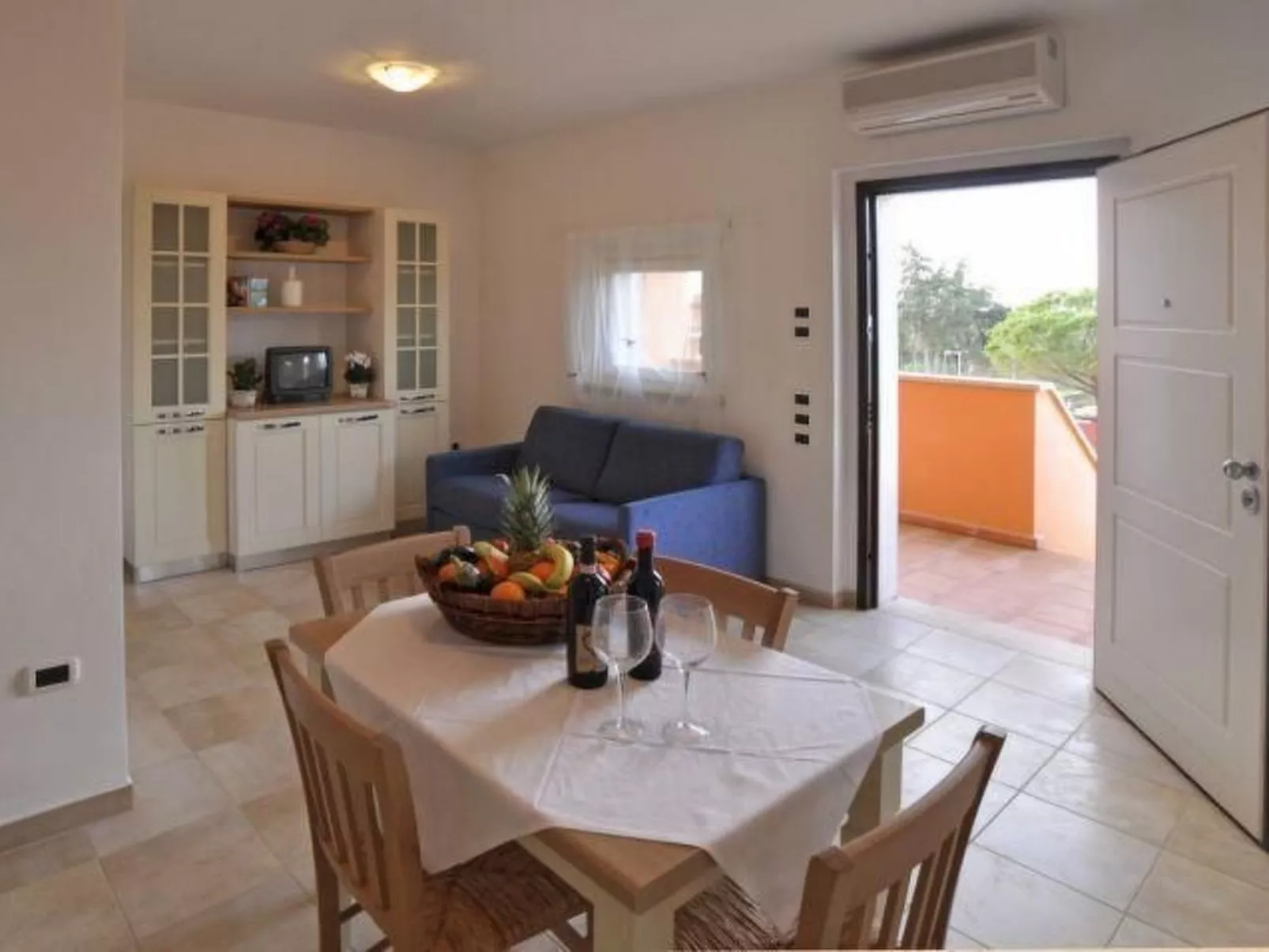 Unterkunft mit privater Terrasse, Gemeinschaftspool - Inside