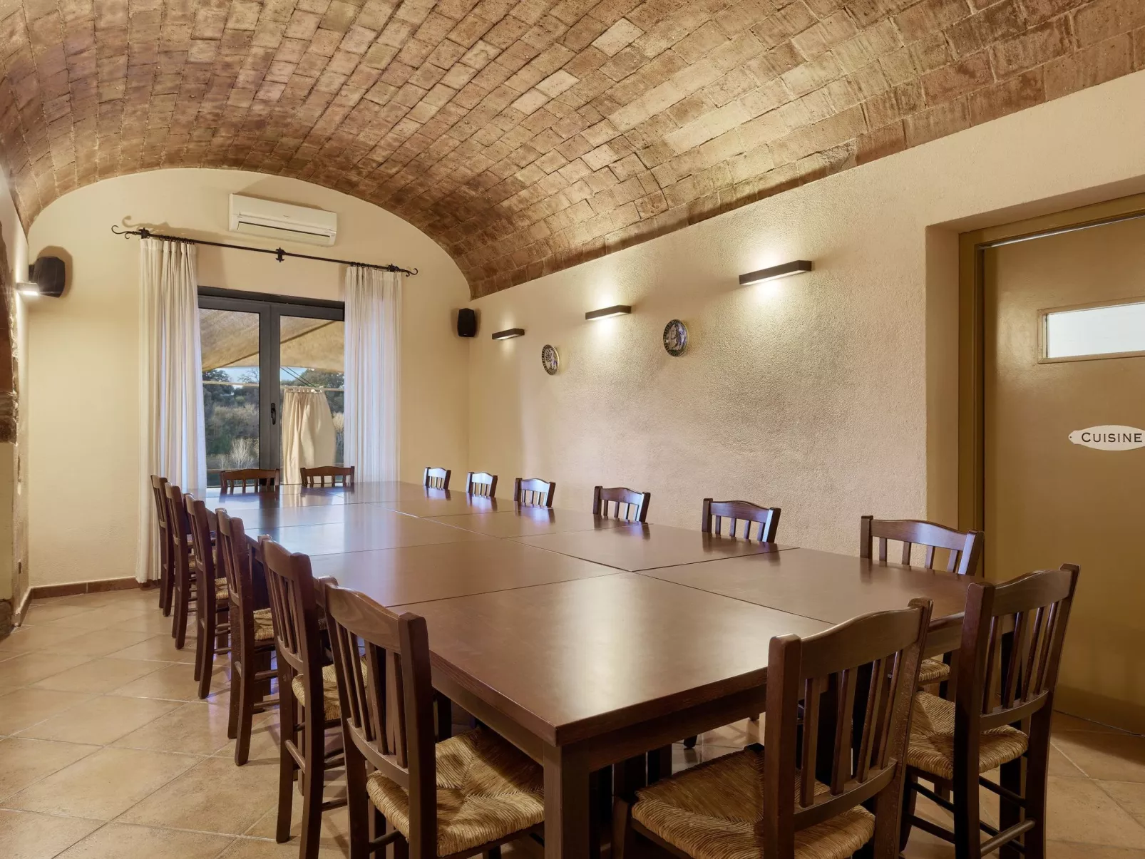 Landhaus, 8 Zimmer mit Bad, Schwimmbad, Tennis - Drinnen