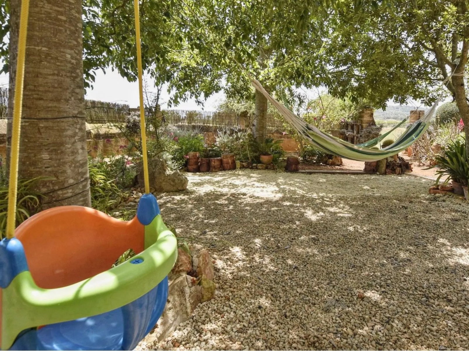 MONTSERRAT  ( SON PERETO ) - Draußen