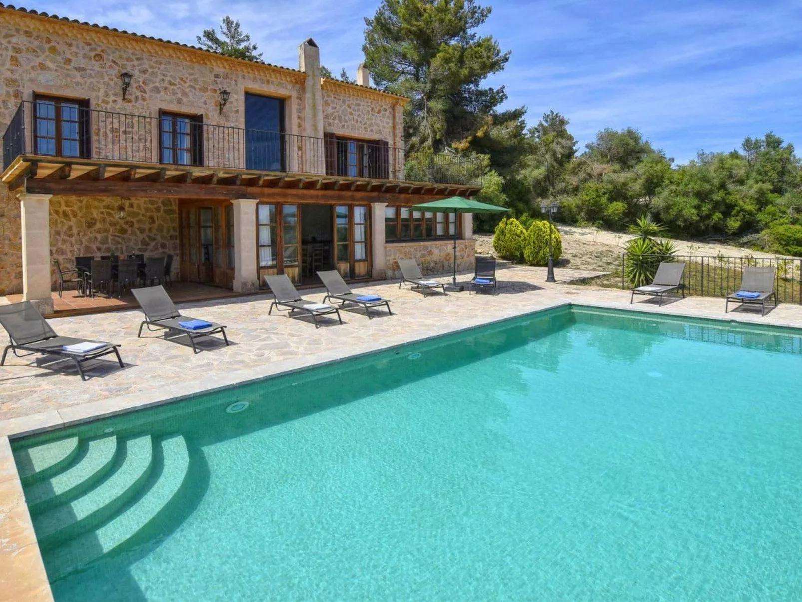 Ferienvilla mit Garten, Grill und Terrasse - Draußen