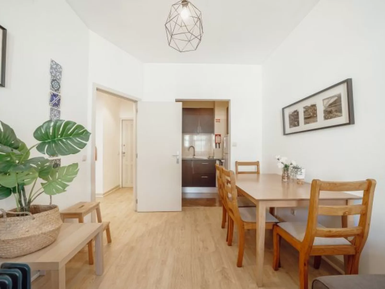 ALEGRIA CITY CENTER with ELEVATOR by VACATIONY - Inside