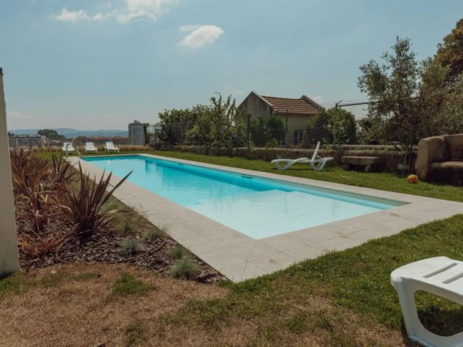 HOME WITH A POOL by VACATIONY - Draußen