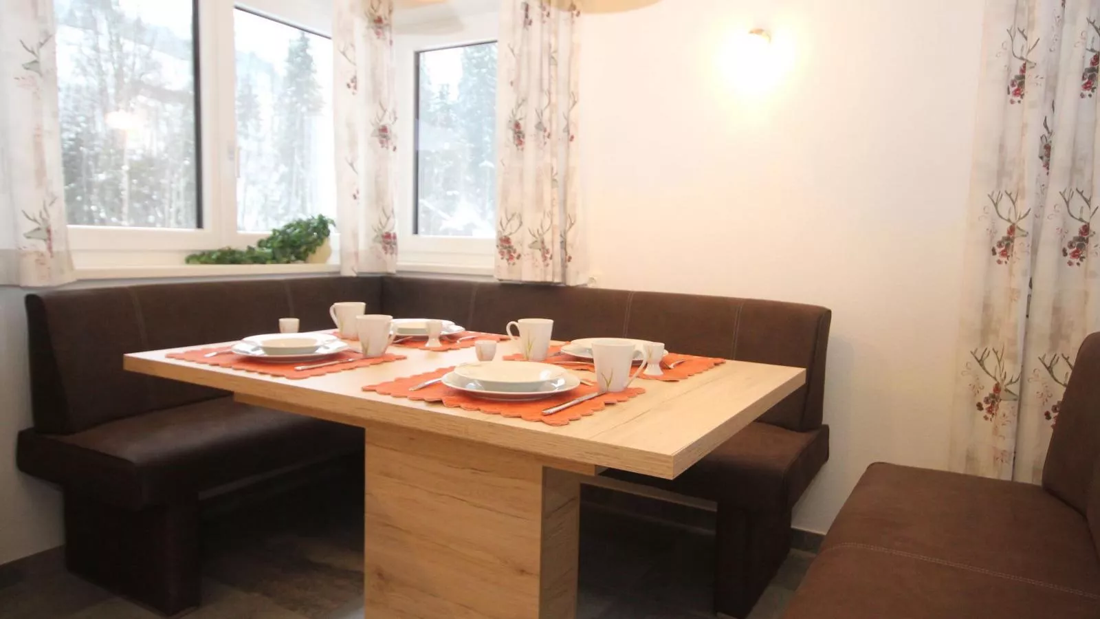 Blick auf den Rettenstein Top 1 und 2-Dining room
