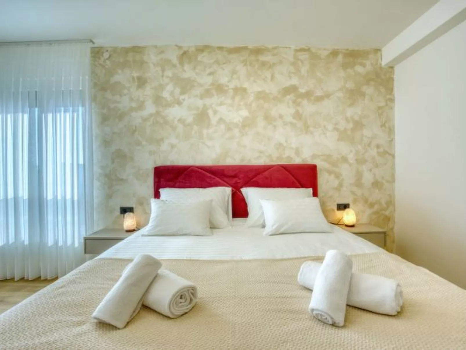 Villa Elena with two pools and spa - Image-tags.info