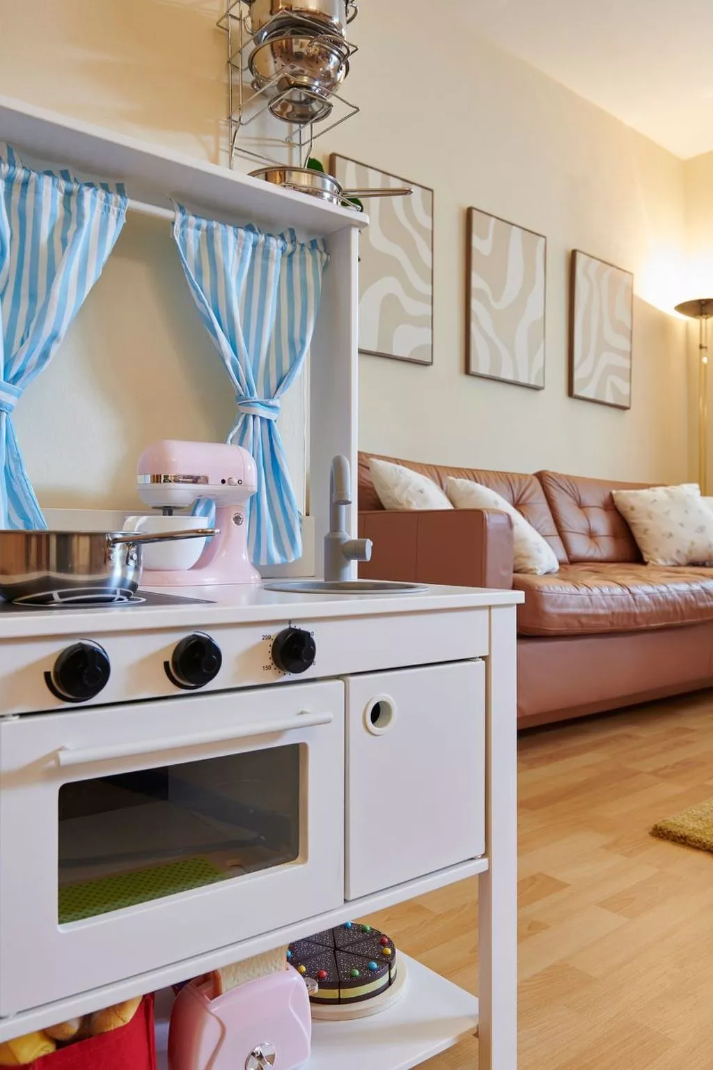 DAS BURGENNEST - Drinnen