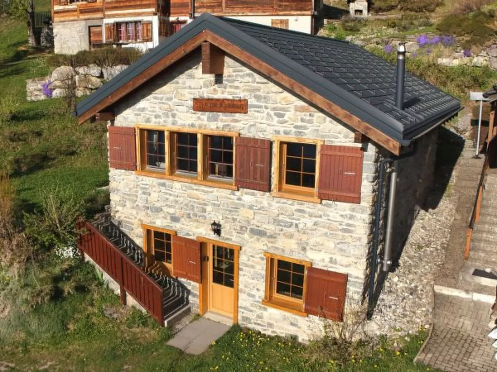 Tiny House facing the Alps - Ski in and out - Outside