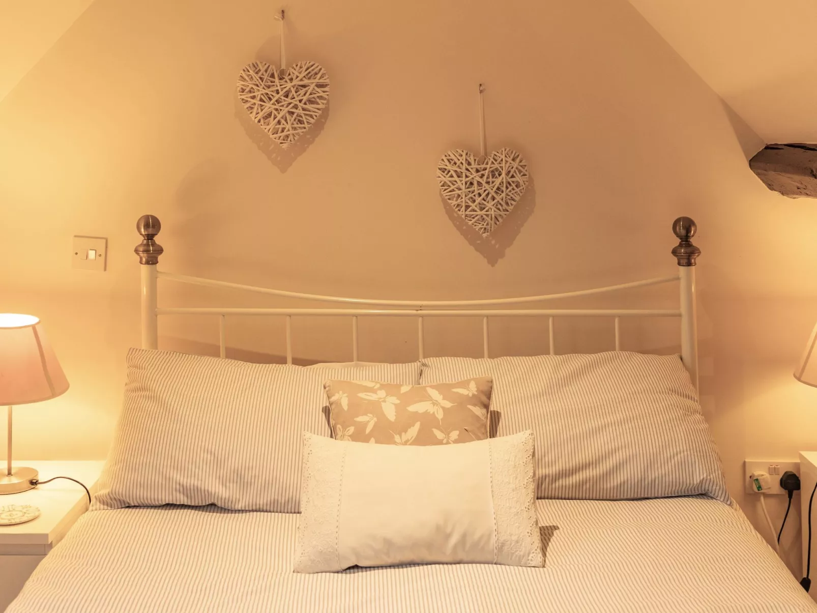 Robins Nest - Inside