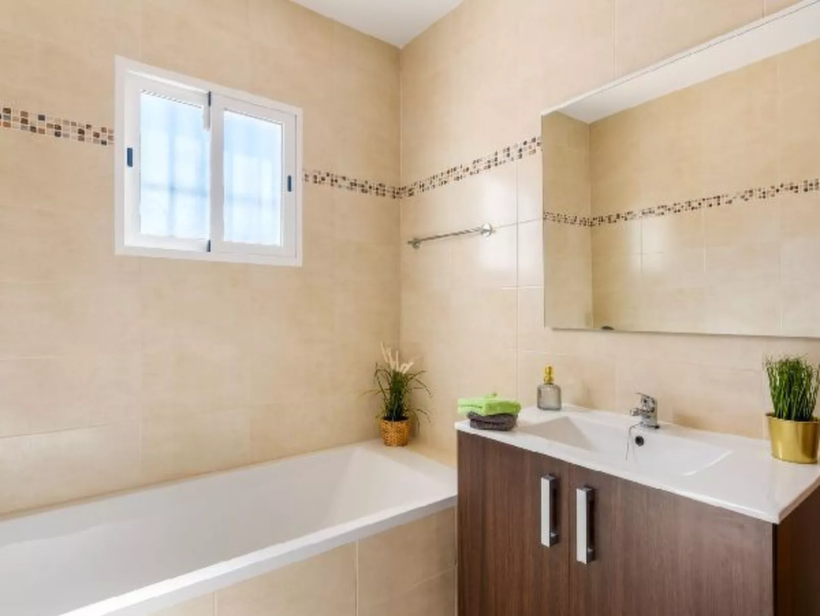 Villa Watsi - PlusHolidays - Image-tags.info