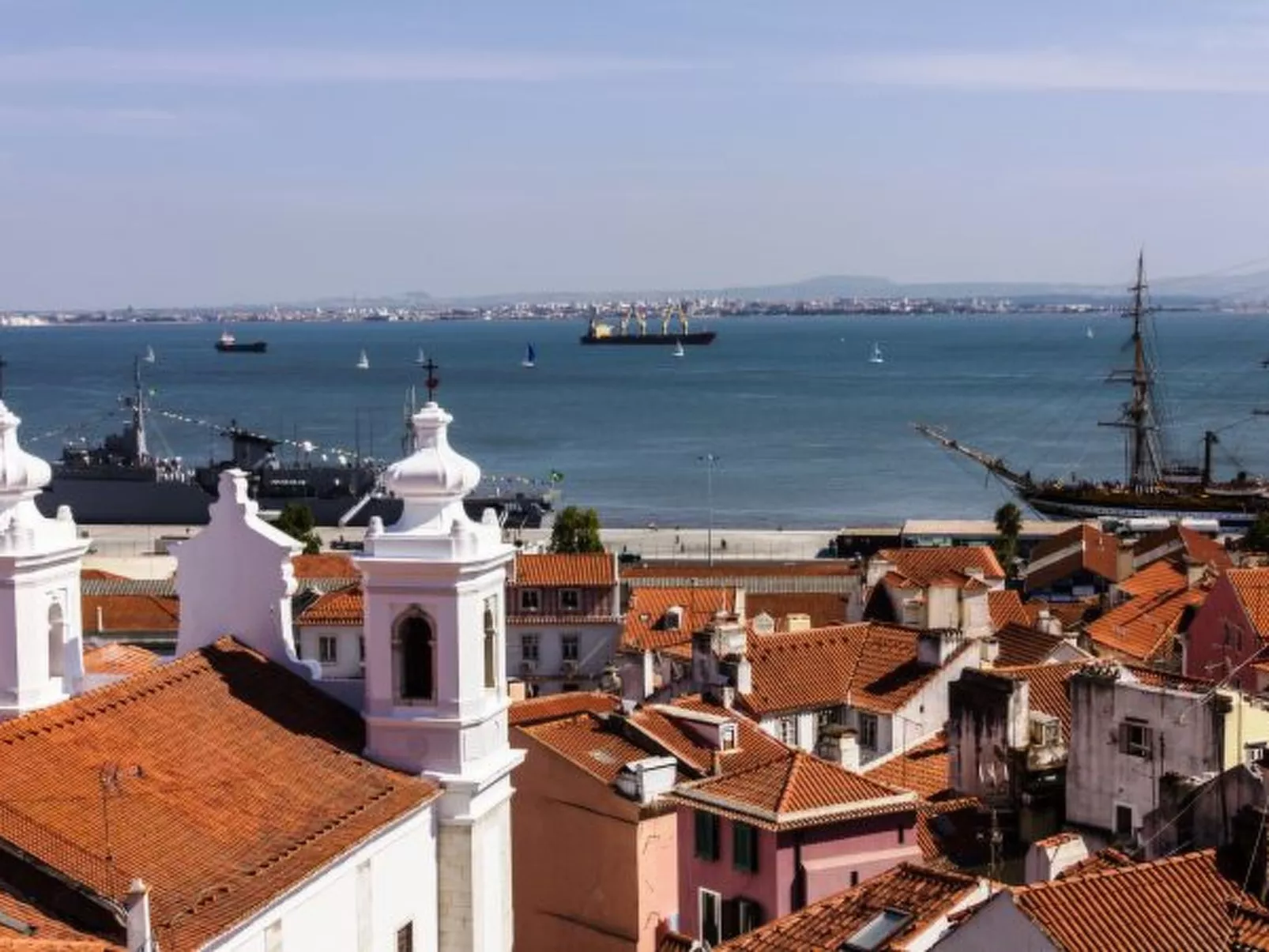 Alfama District Apartments - Santiago - Outside