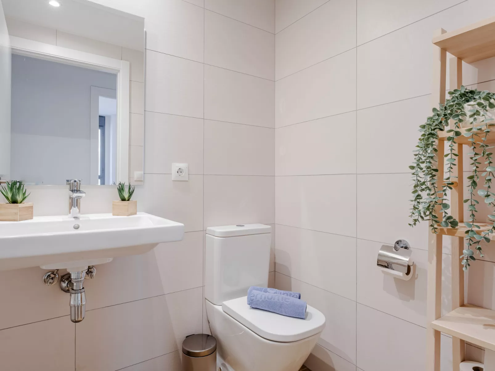 Marina Real III - Inside