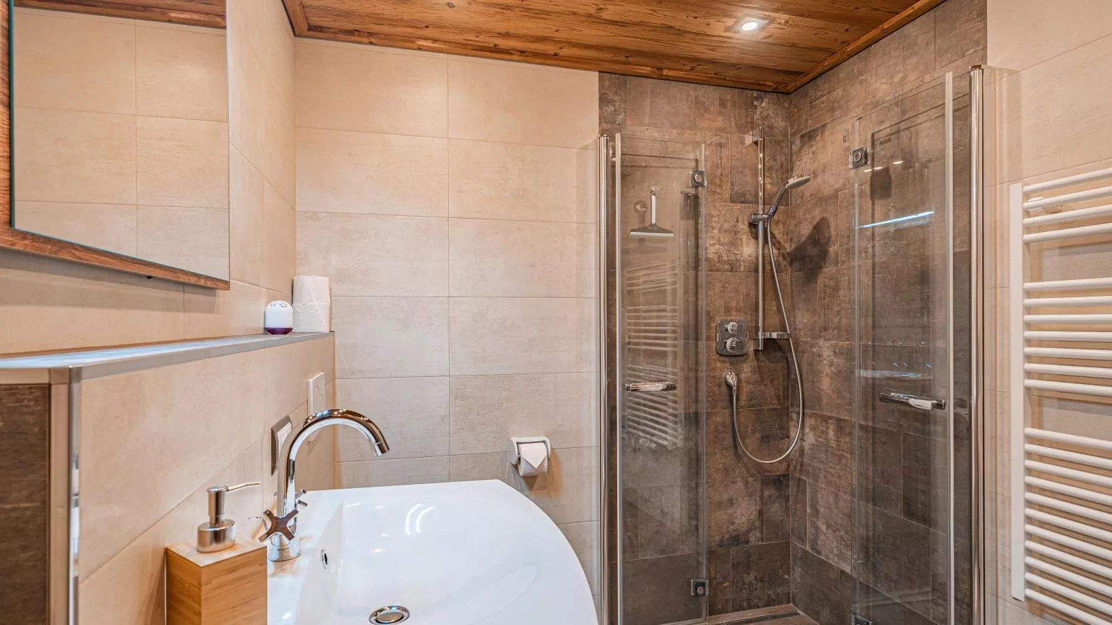 Hilde 2-Bathroom
