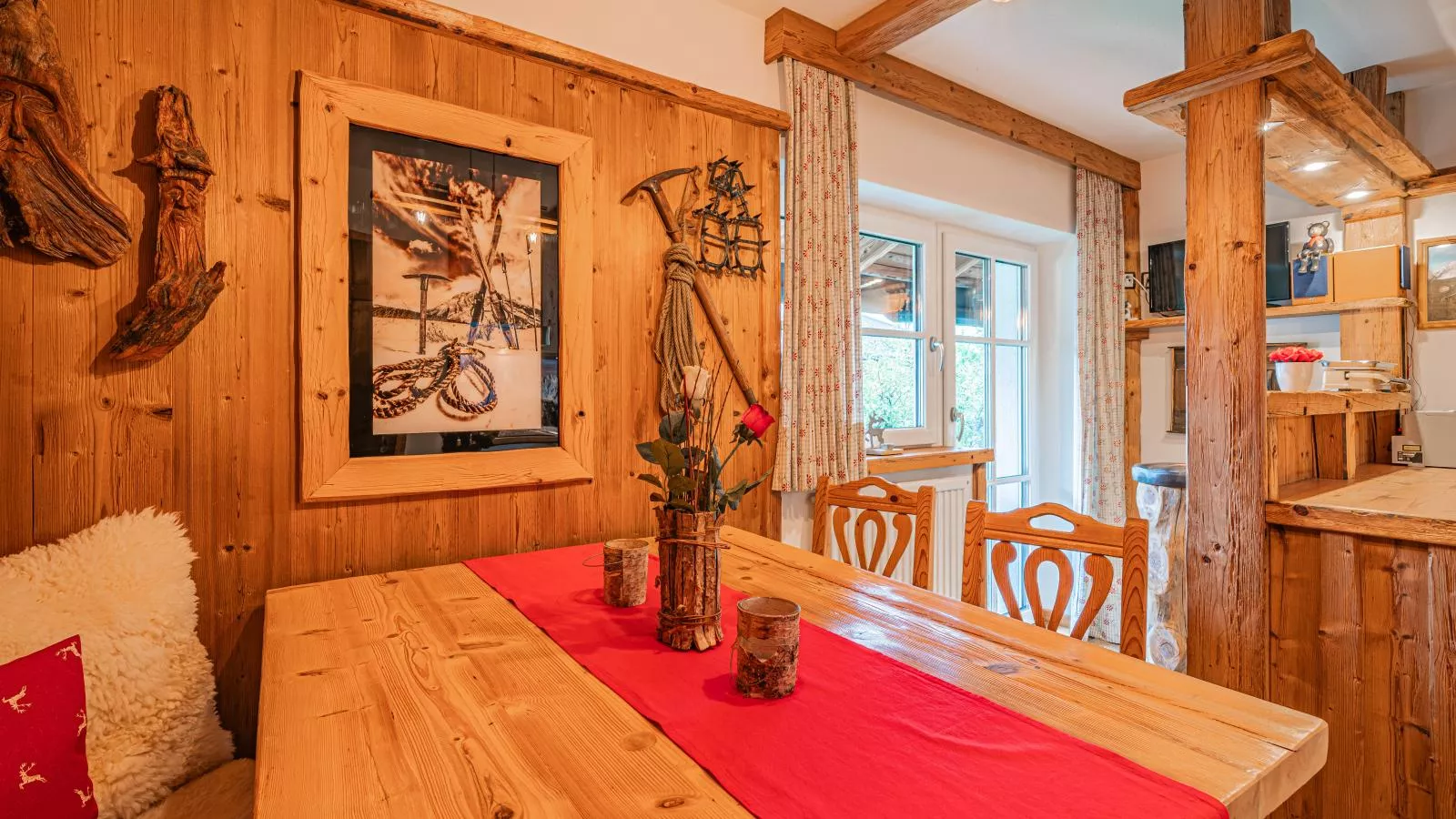 Hilde 2-Dining room