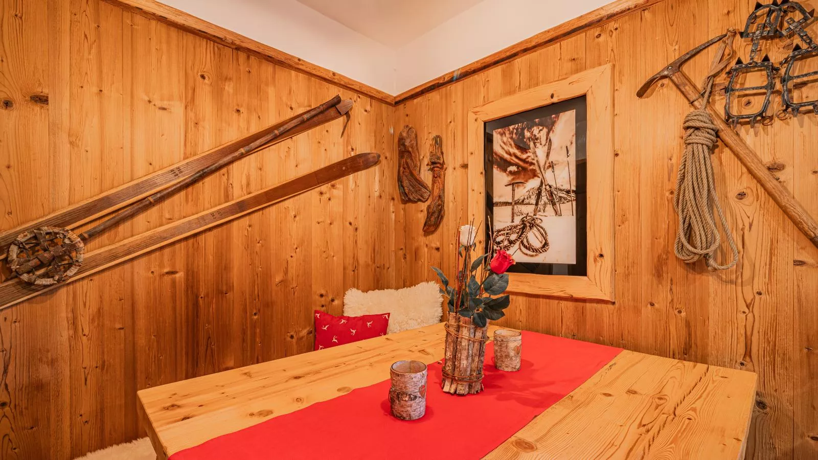 Hilde 2-Dining room