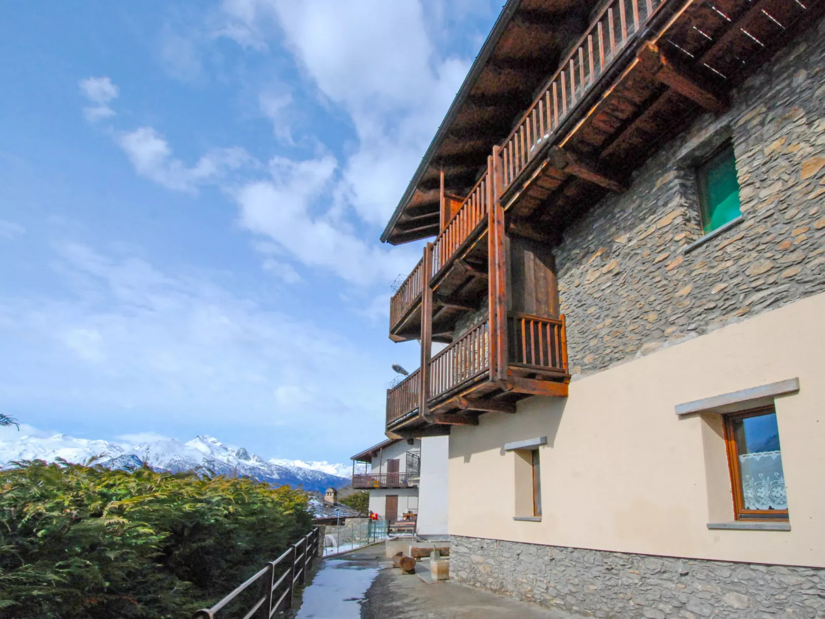 Grand Sarriod - Outside